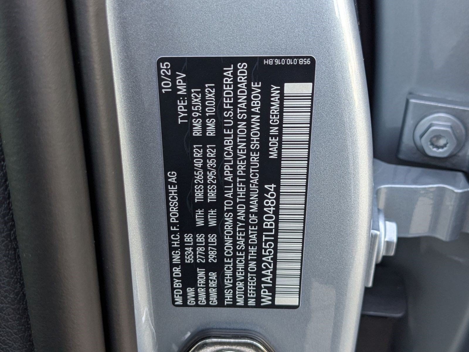 Certified 2026 Porsche Macan AWD/4WD image 30