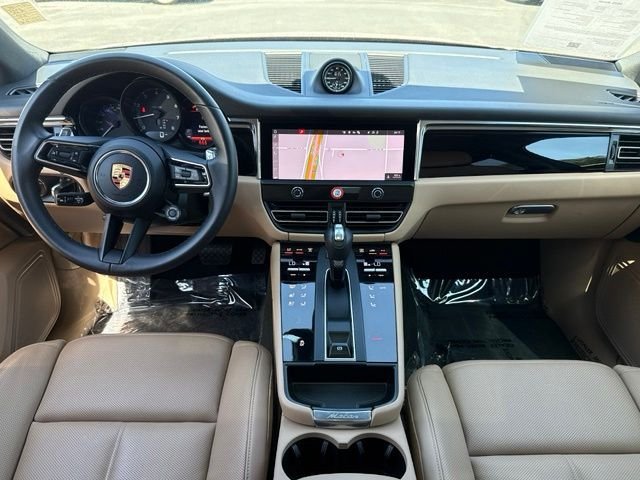 Used 2025 Porsche Macan AWD/4WD image 13