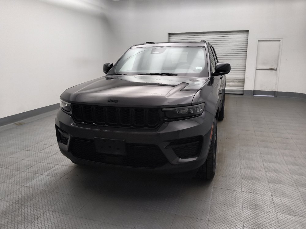 Used 2023 Jeep Grand Cherokee Altitude AWD/4WD image 15