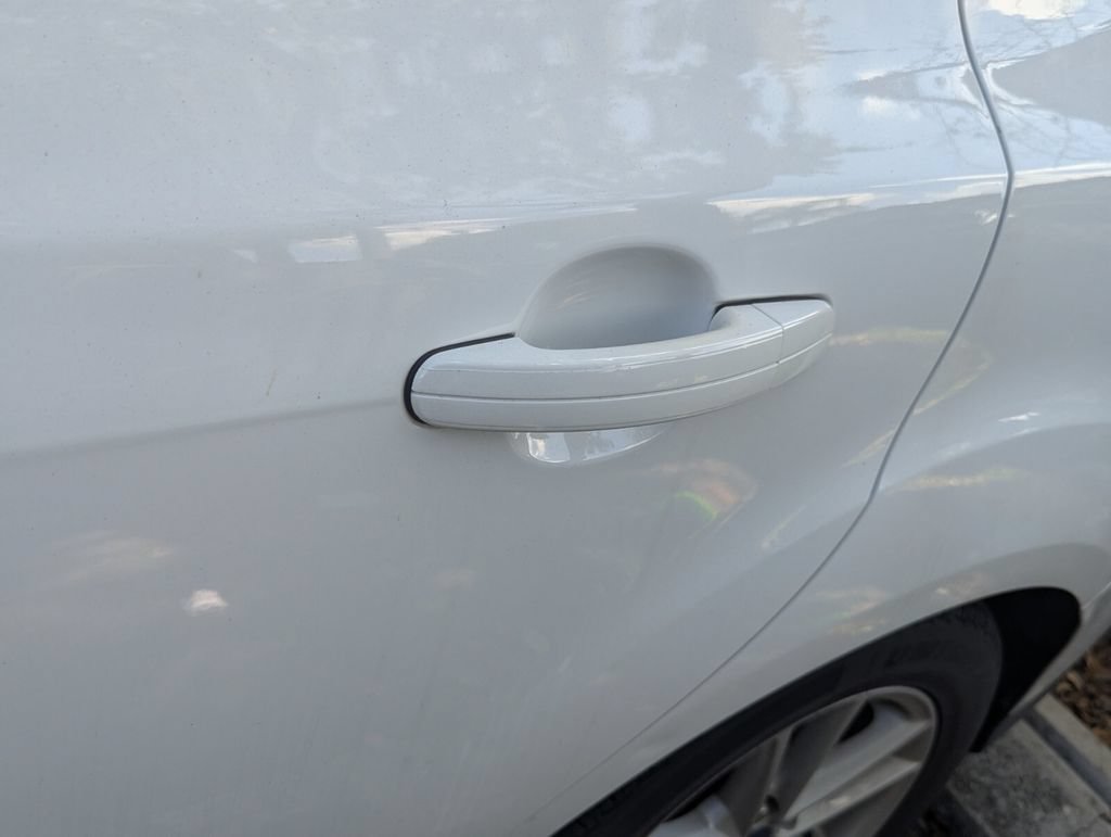 Used 2018 Ford Focus SE FWD image 8