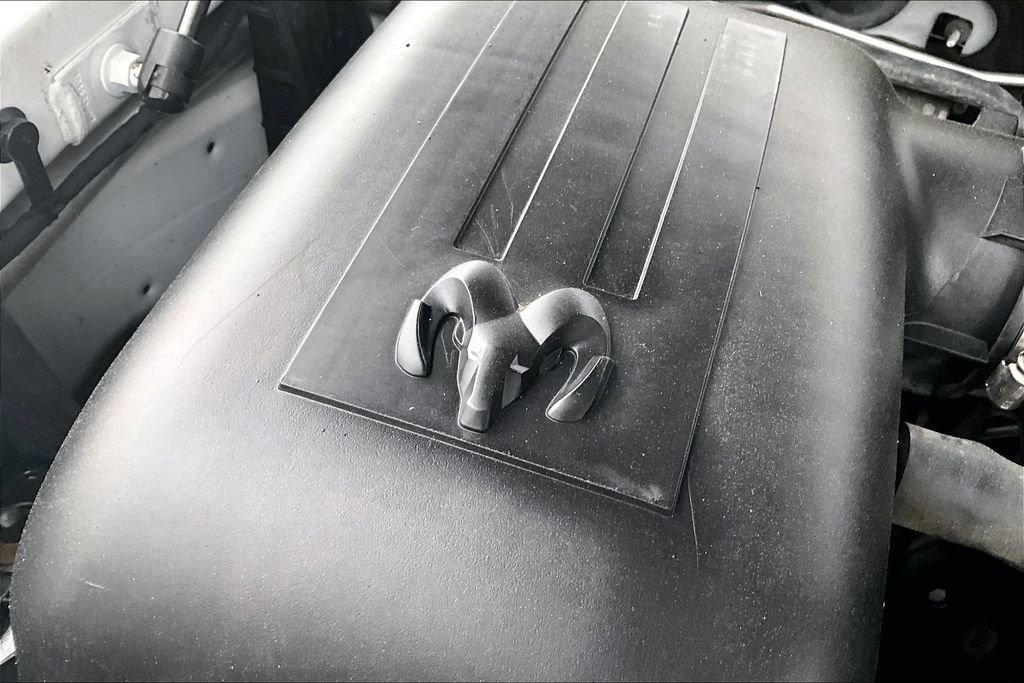 Used 2017 RAM 1500 Classic SLT image 31