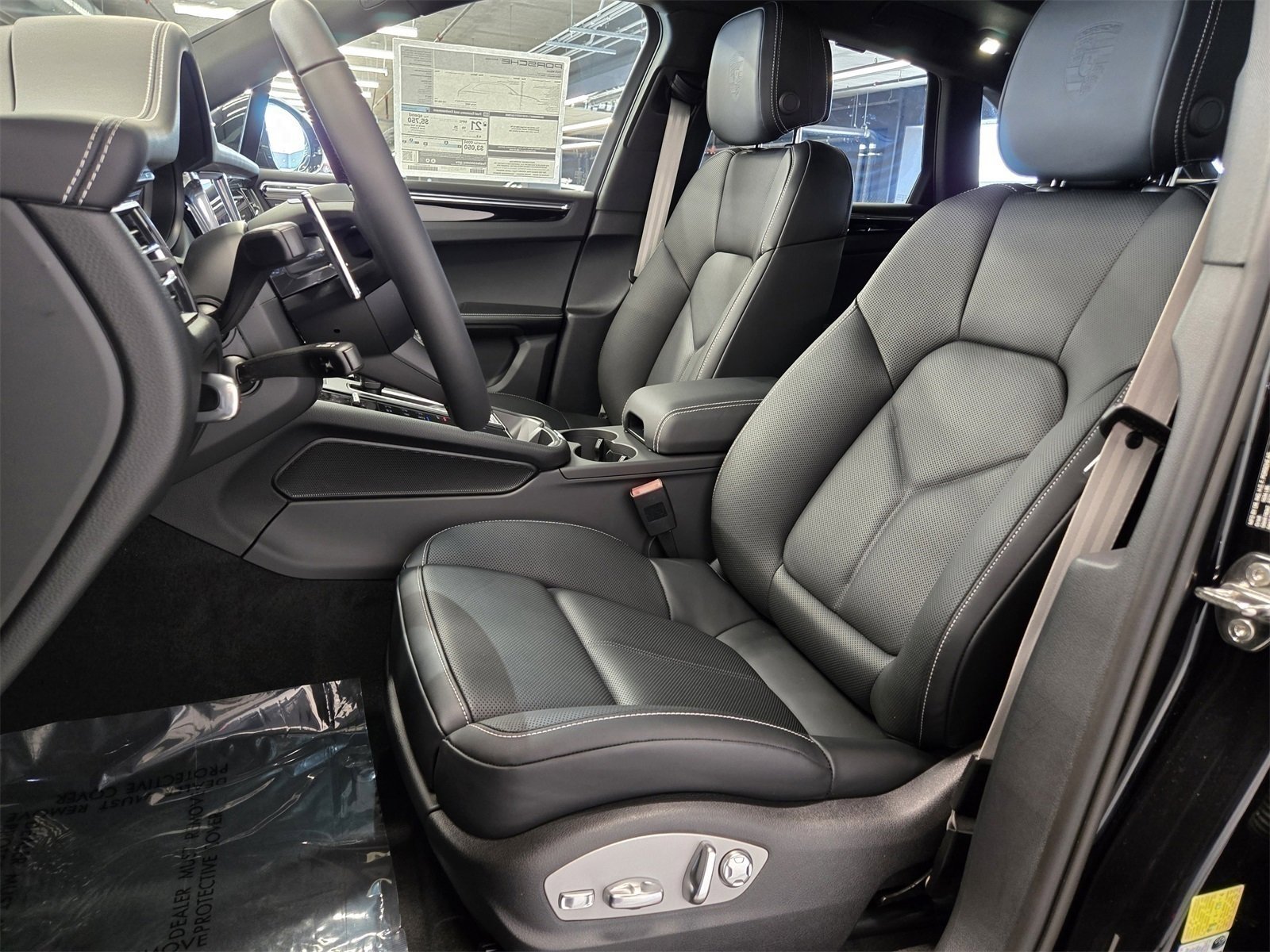 Certified 2025 Porsche Macan image 5