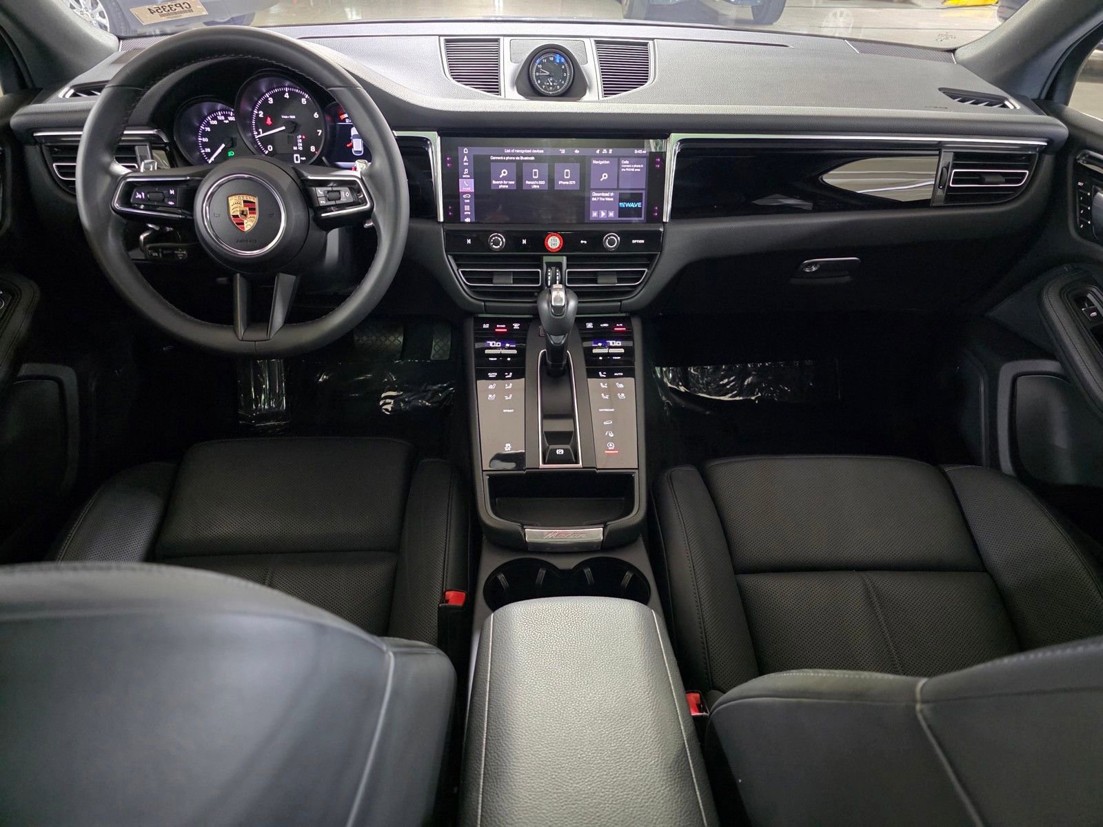 Used 2024 Porsche Macan AWD/4WD image 18