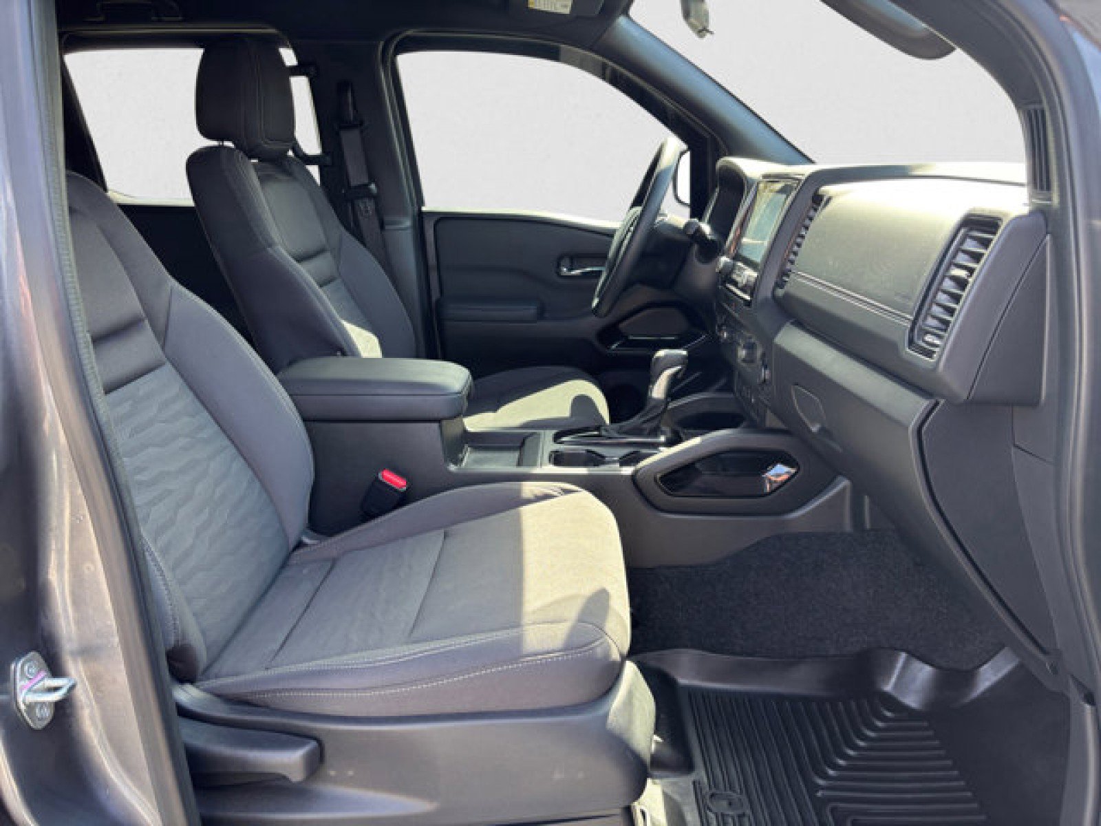 Used 2023 Nissan Frontier SV w/ Midnight Edition Package image 18