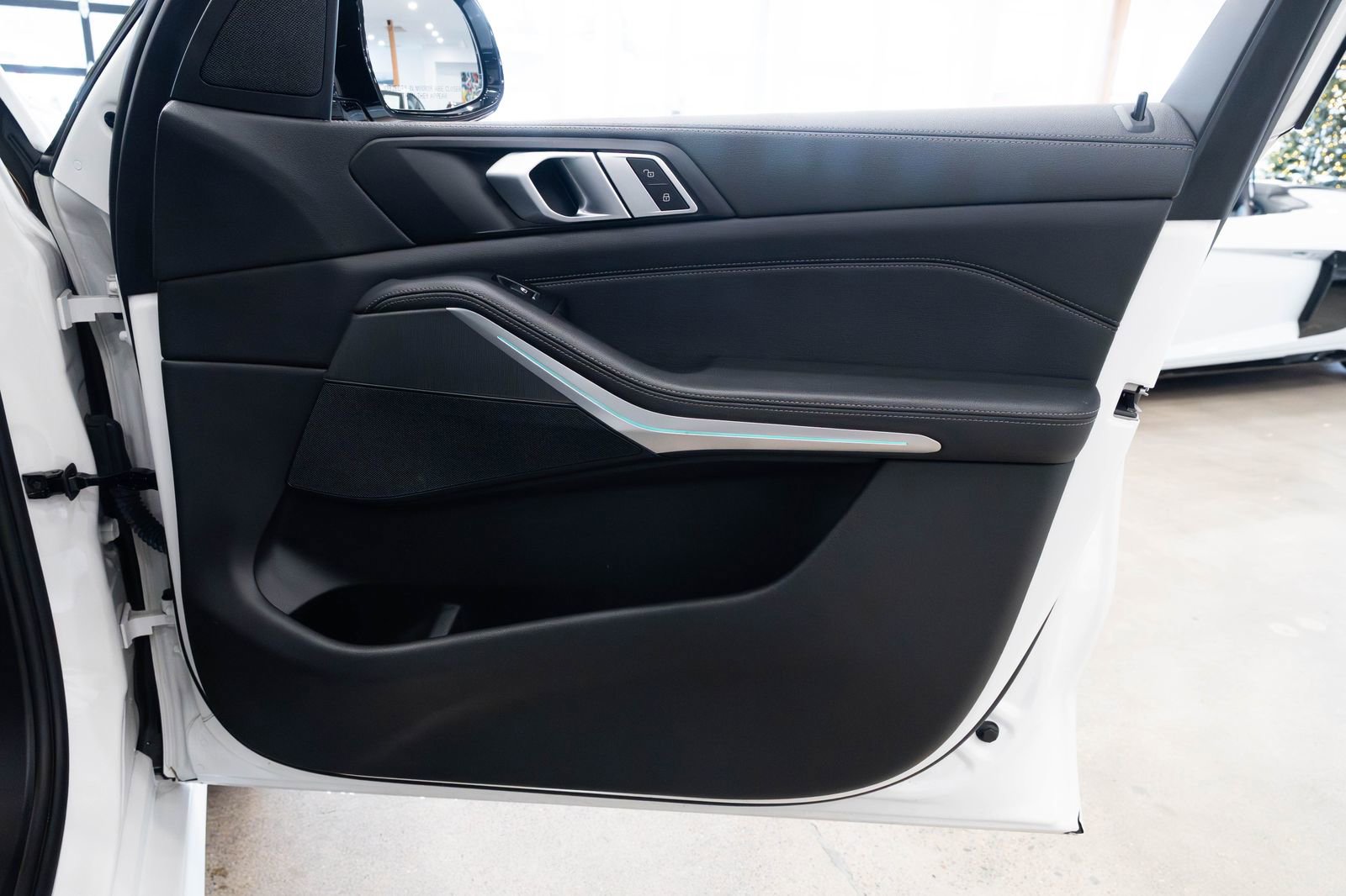 Used 2021 BMW X5 xDrive45e w/ M Sport Package image 24