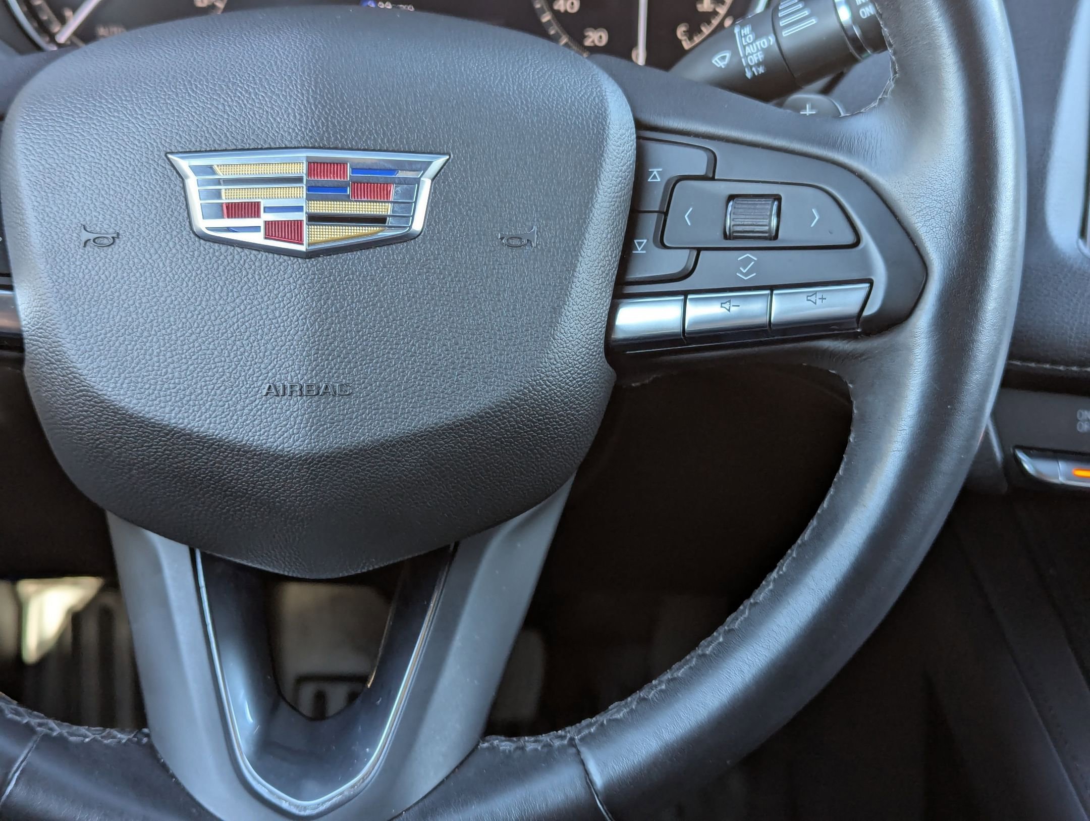 Used 2023 Cadillac XT4 Premium Luxury image 22