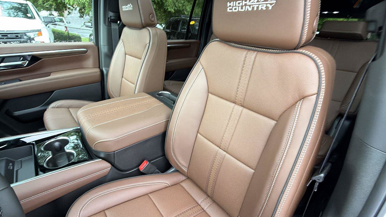 New 2026 Chevrolet Suburban High Country AWD/4WD image 5