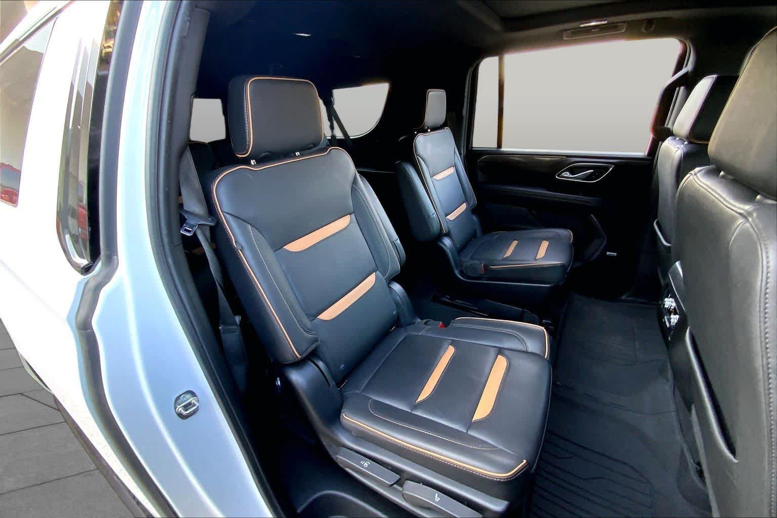 Used 2024 GMC Yukon XL AT4 w/ AT4 Premium Plus Package AWD/4WD image 39