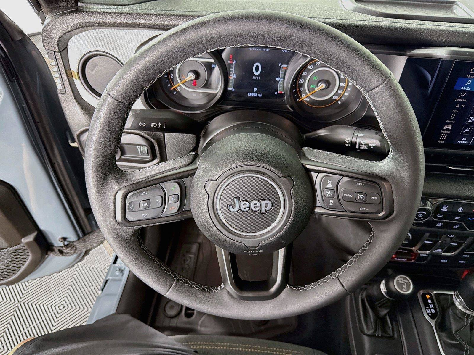 Used 2025 Jeep Gladiator Sport AWD/4WD image 3