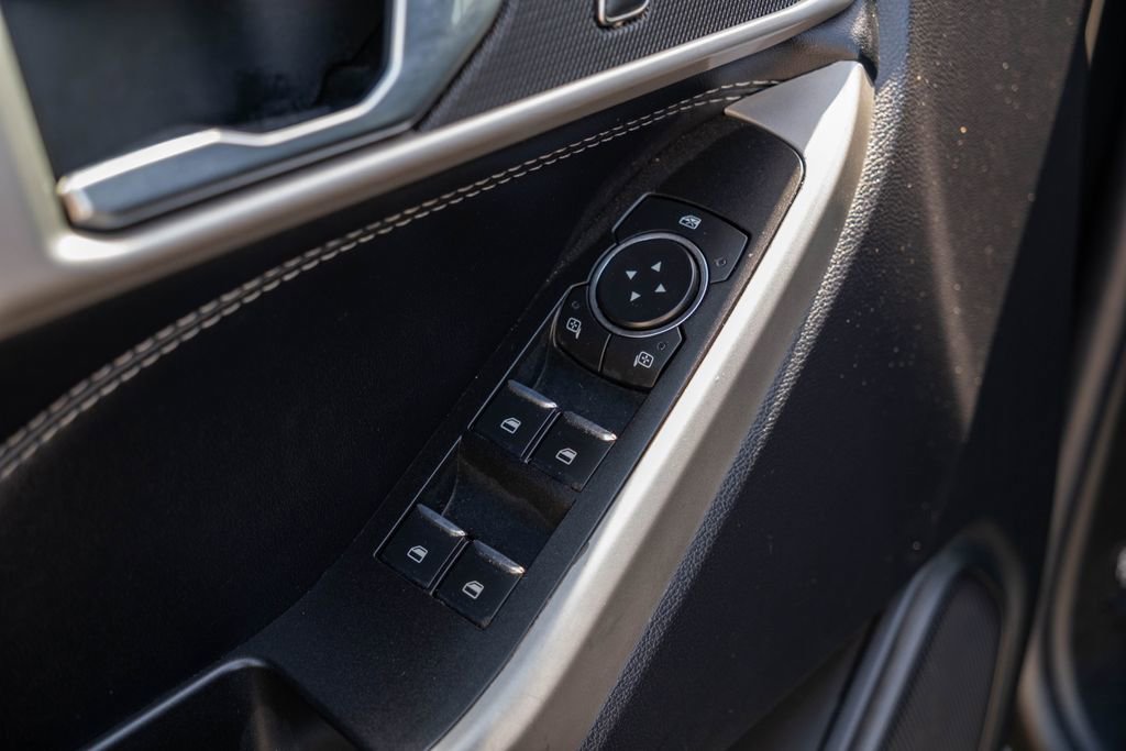 Used 2022 Ford Explorer XLT image 11