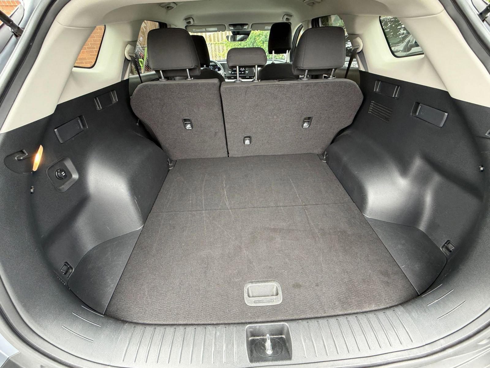Used 2025 Kia Sportage LX FWD image 30