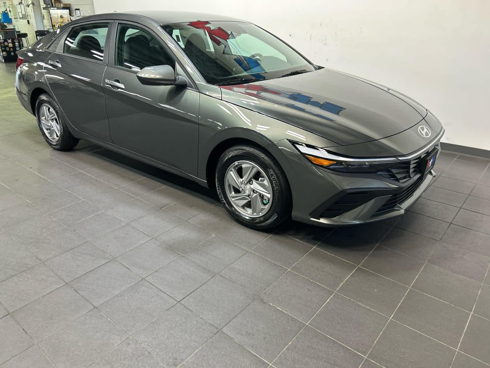 New 2026 Hyundai Elantra SE FWD image 2