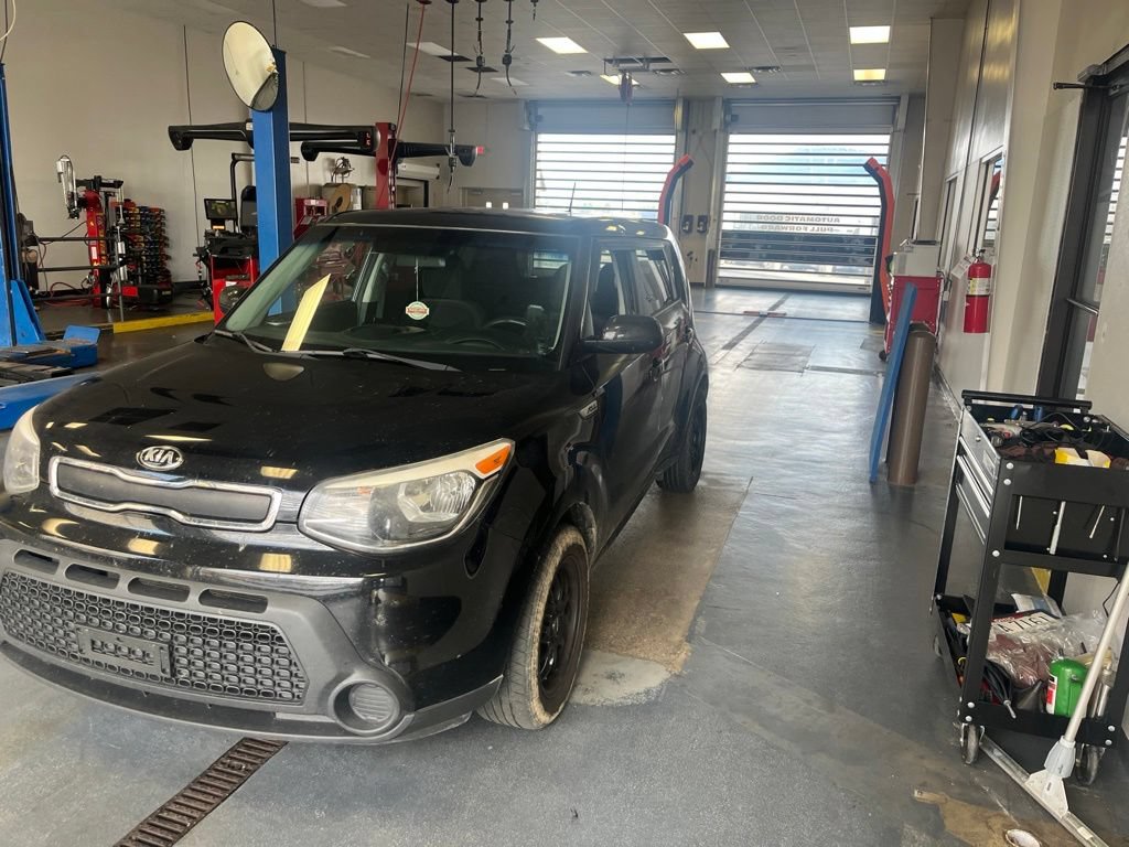 Used 2016 Kia Soul w/ Option Group 020 FWD image 2