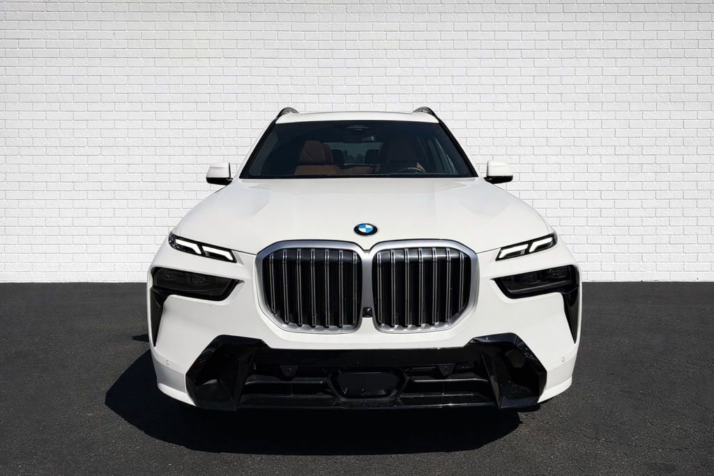 Used 2023 BMW X7 xDrive40i w/ M Sport Package AWD/4WD image 2