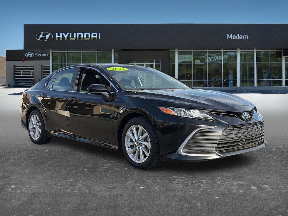 Used 2023 Toyota Camry LE image 3