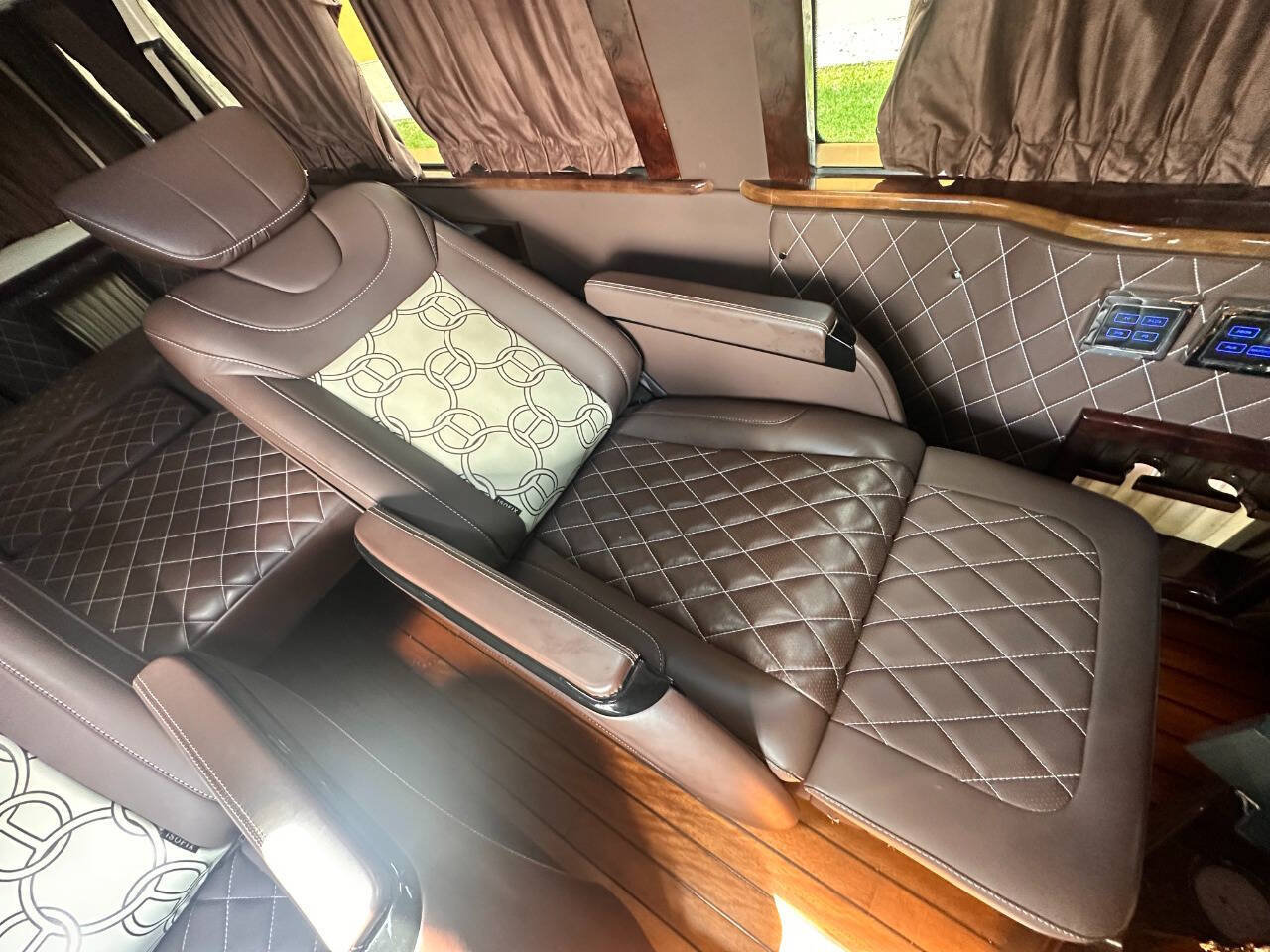 Used 2010 Ford E-350 and Econoline 350 XLT RWD image 73
