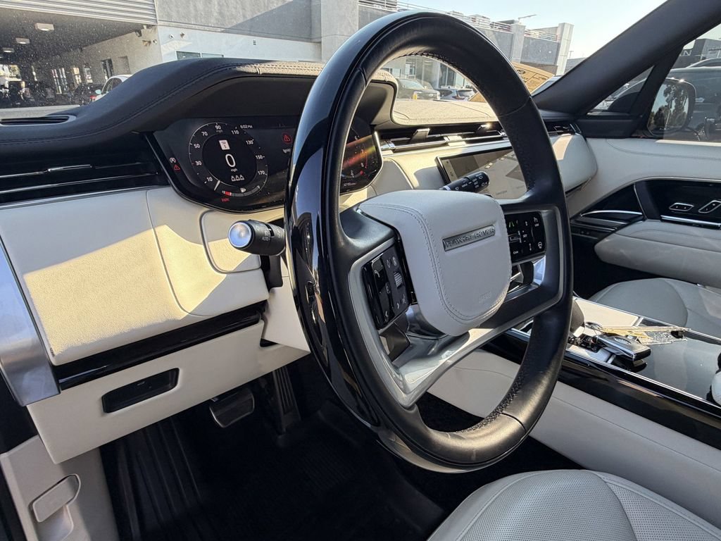 Used 2025 Land Rover Range Rover SE AWD/4WD image 22