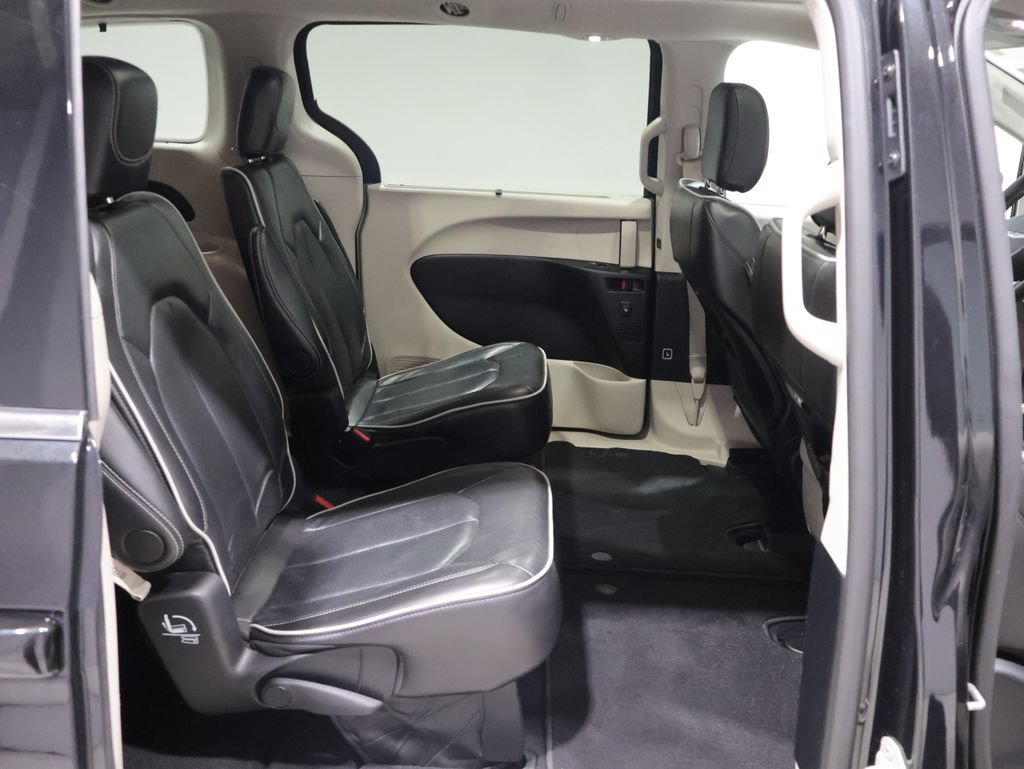 Certified 2024 Chrysler Pacifica Limited FWD image 24