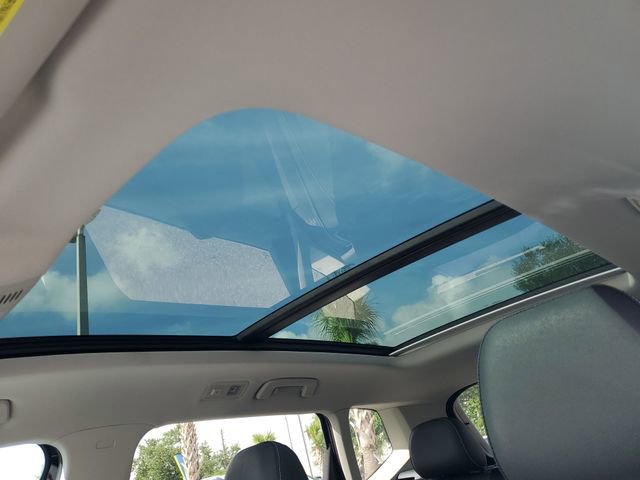 Used 2025 Volkswagen Taos SE w/ Panoramic Sunroof Package image 28