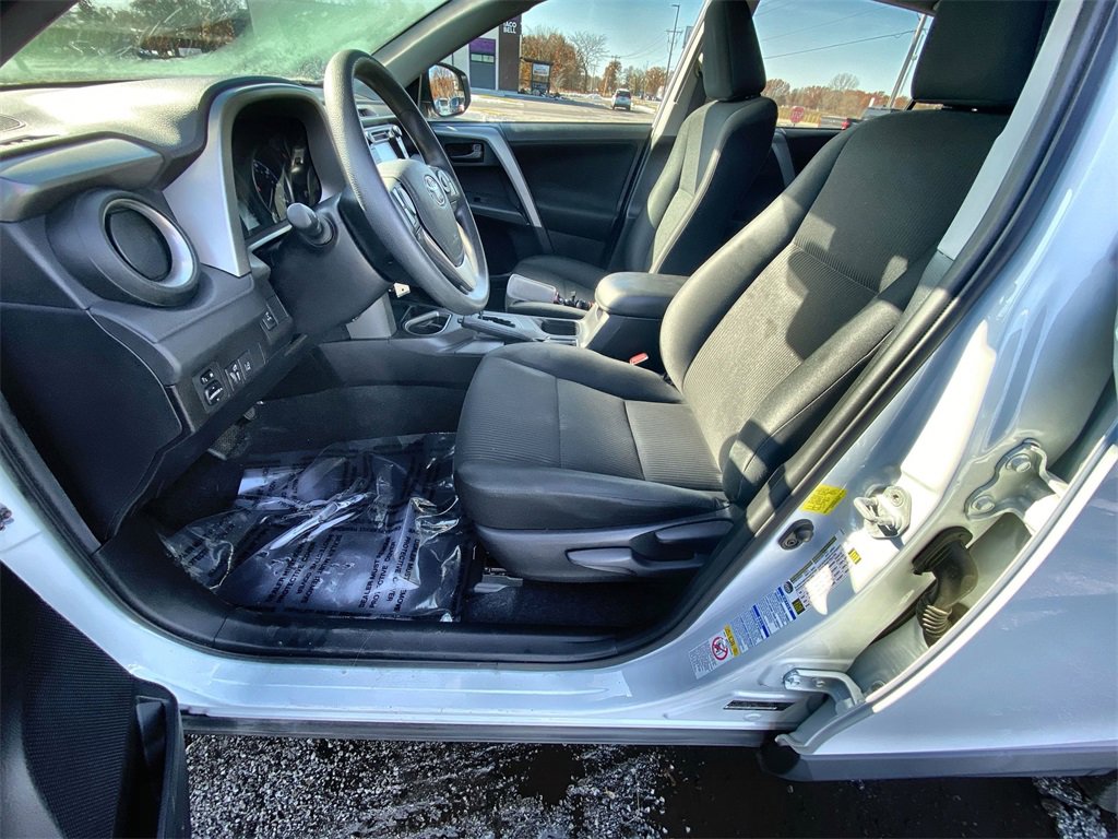 Used 2017 Toyota RAV4 LE image 12