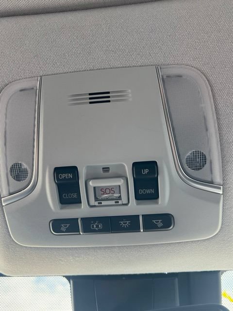 Used 2017 Toyota Prius Four w/ Advanced Technology Package FWD image 22