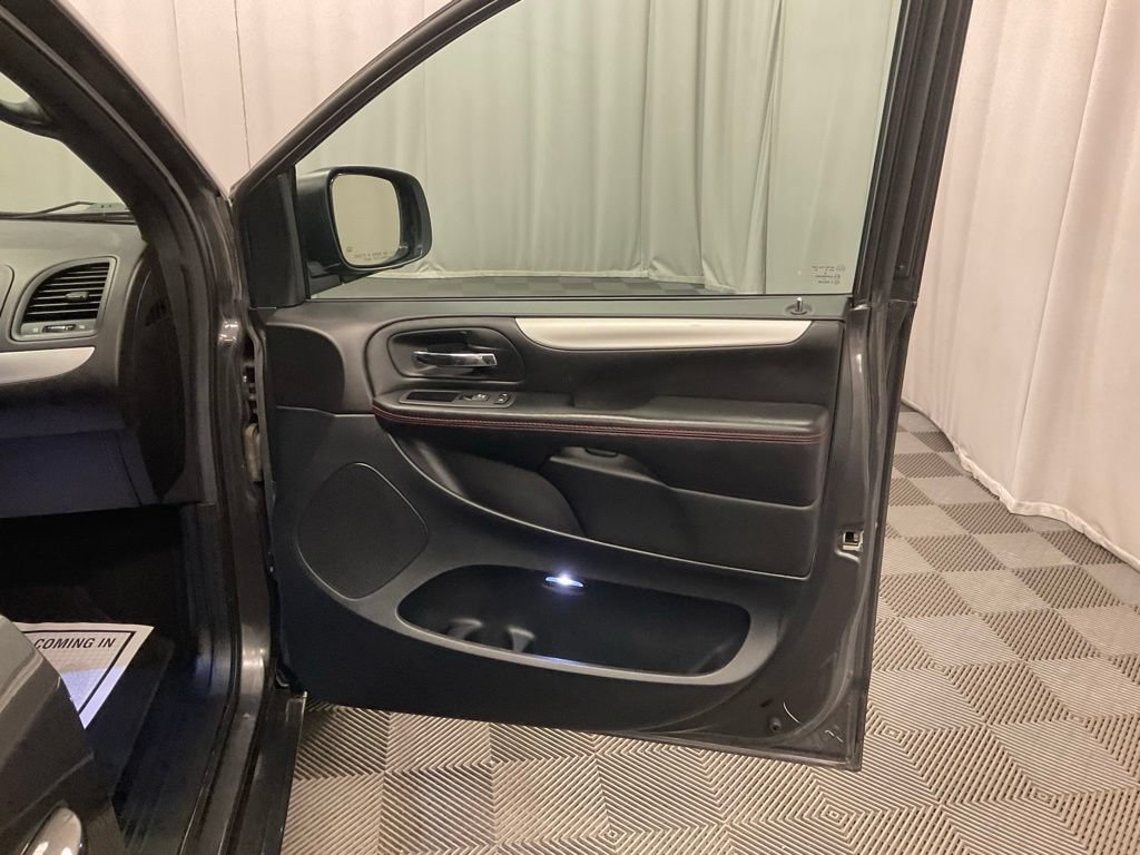 Used 2018 Dodge Grand Caravan GT FWD image 26