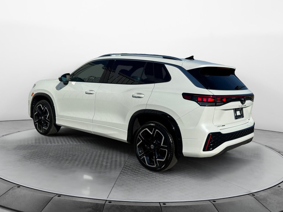 New 2026 Volkswagen Tiguan SEL R-Line AWD/4WD image 5