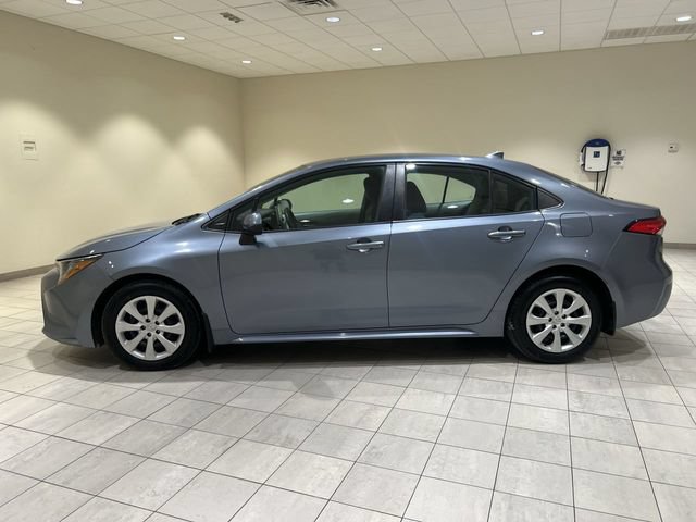 Used 2021 Toyota Corolla LE FWD image 2