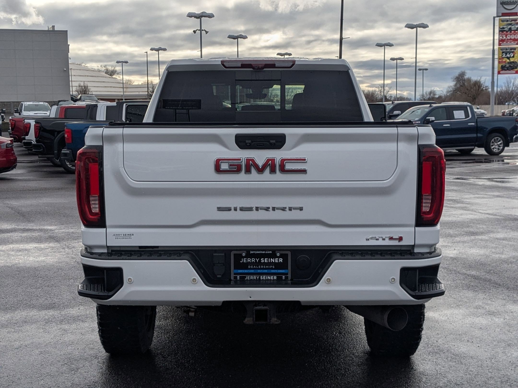 Used 2021 GMC Sierra 2500 AT4 w/ AT4 Premium Plus Package image 4