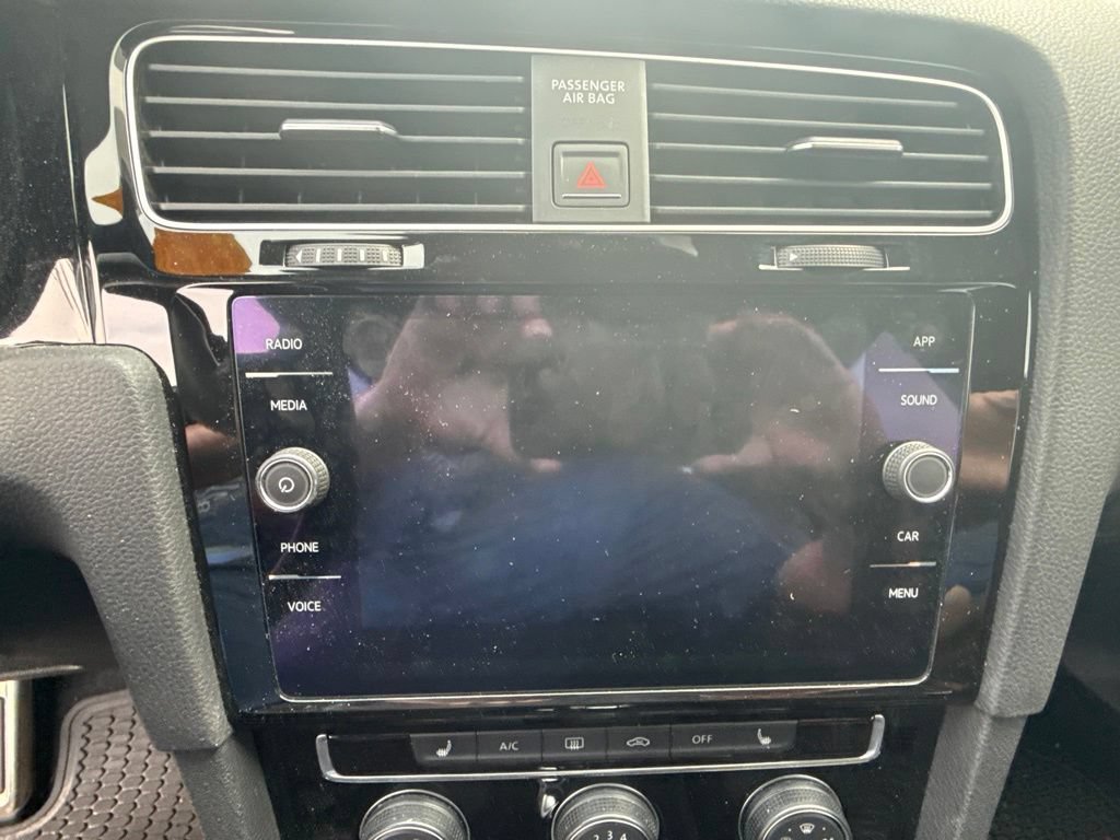 Used 2018 Volkswagen GTI SE FWD image 16