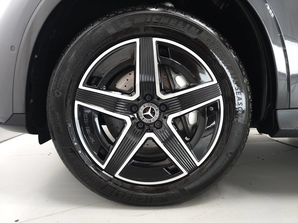 Used 2025 Mercedes-Benz GLC 300 4MATIC w/ AMG Line image 35