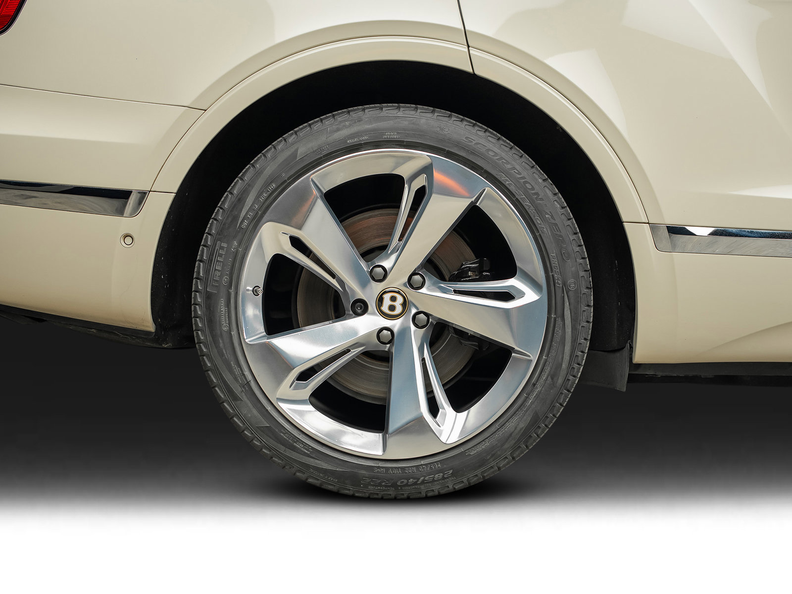 Used 2019 Bentley Bentayga AWD/4WD image 27
