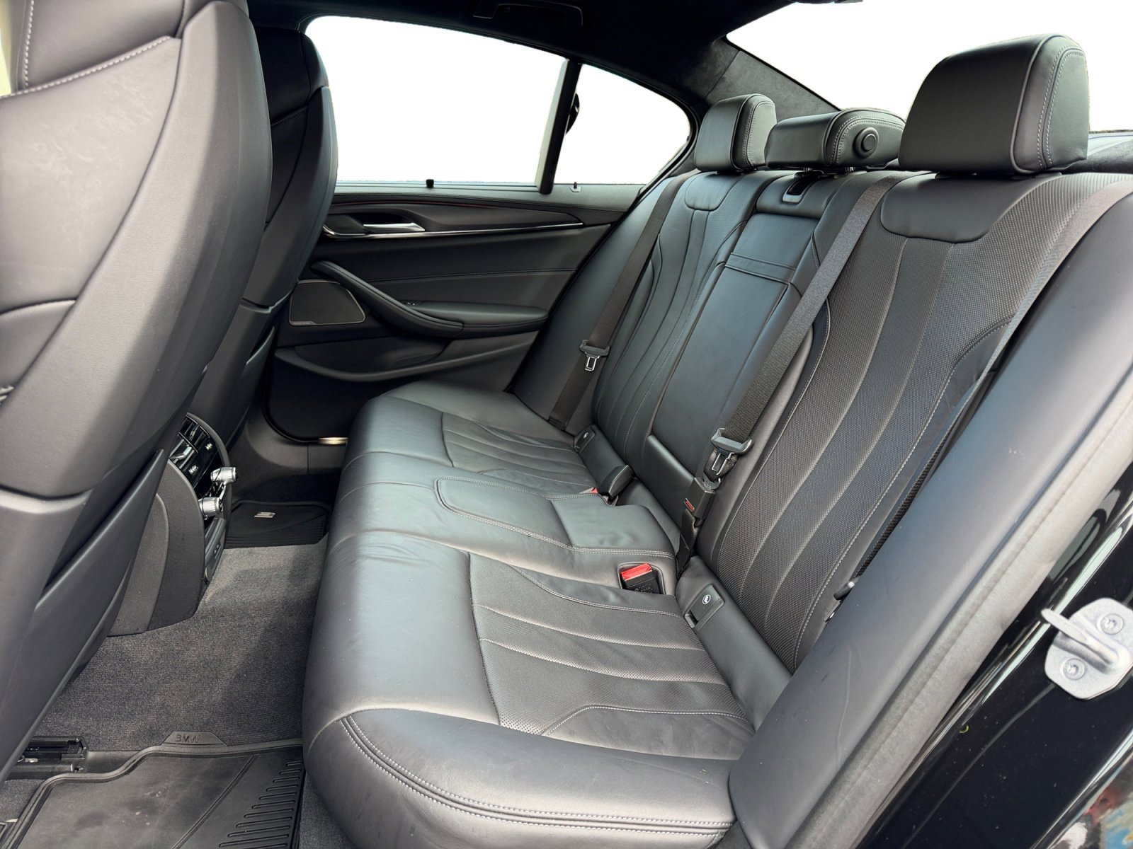 Used 2022 BMW M5 w/ Executive Package image 16