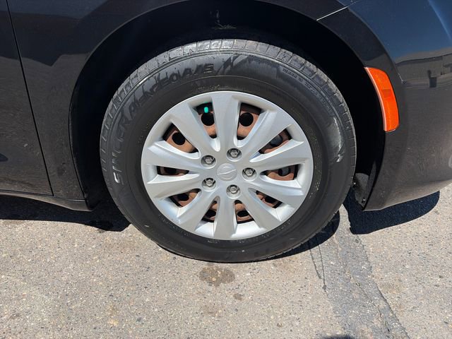 Used 2019 Chrysler Pacifica L FWD image 13