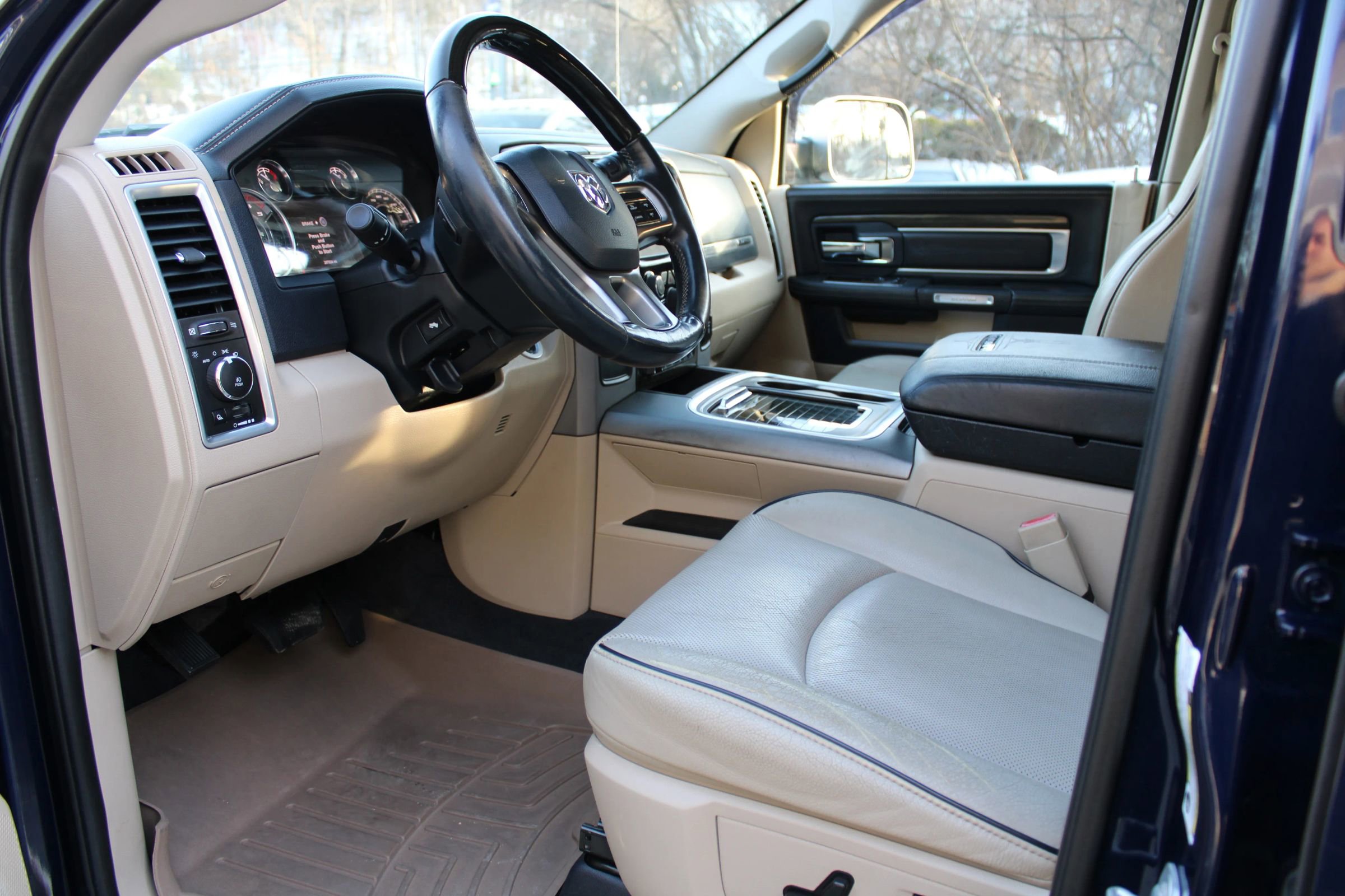 Used 2018 RAM 3500 Laramie Longhorn image 8