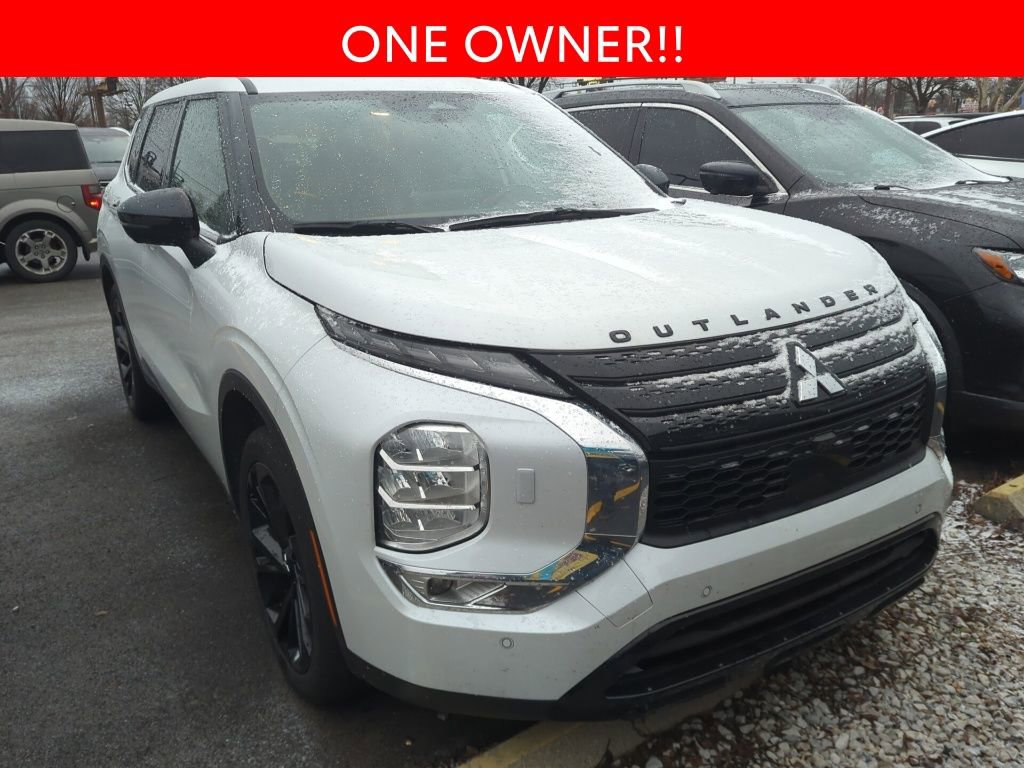 Used 2023 Mitsubishi Outlander SE image 3