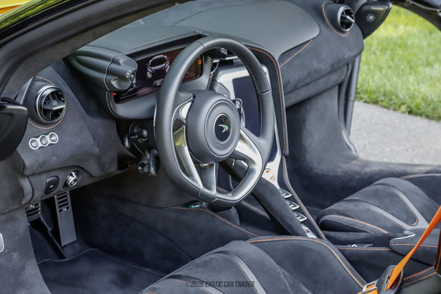 Used 2026 McLaren 750S Spider RWD image 24