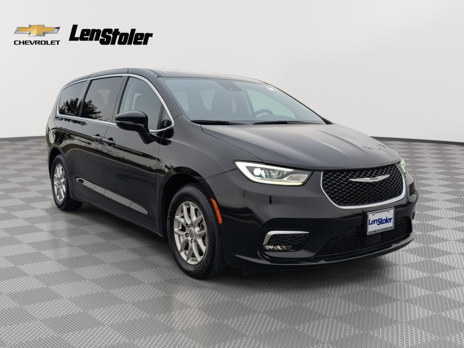 Used 2024 Chrysler Pacifica Touring-L image 7