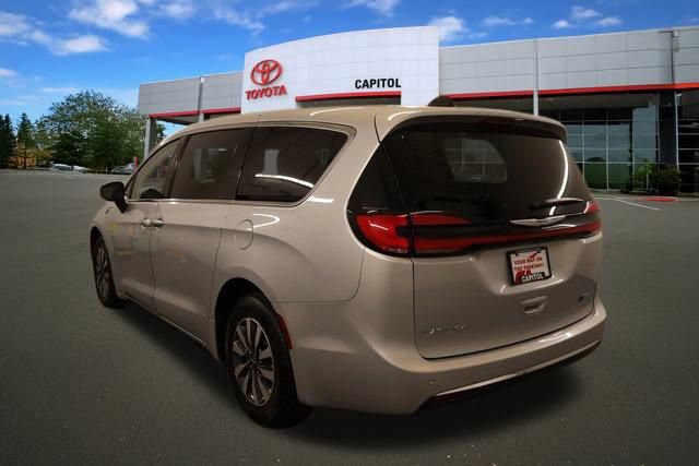 Used 2023 Chrysler Pacifica Touring-L FWD image 5