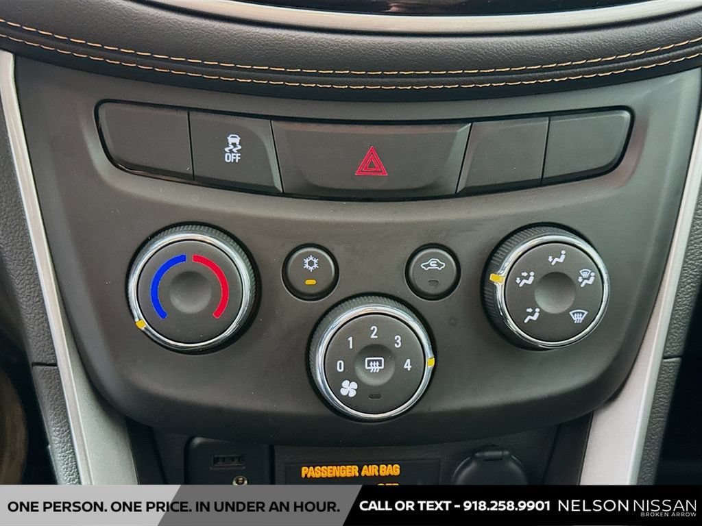 Used 2020 Chevrolet Trax LT w/ LT Convenience Package AWD/4WD image 15