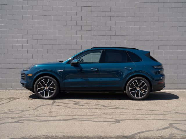 Certified 2024 Porsche Cayenne image 2