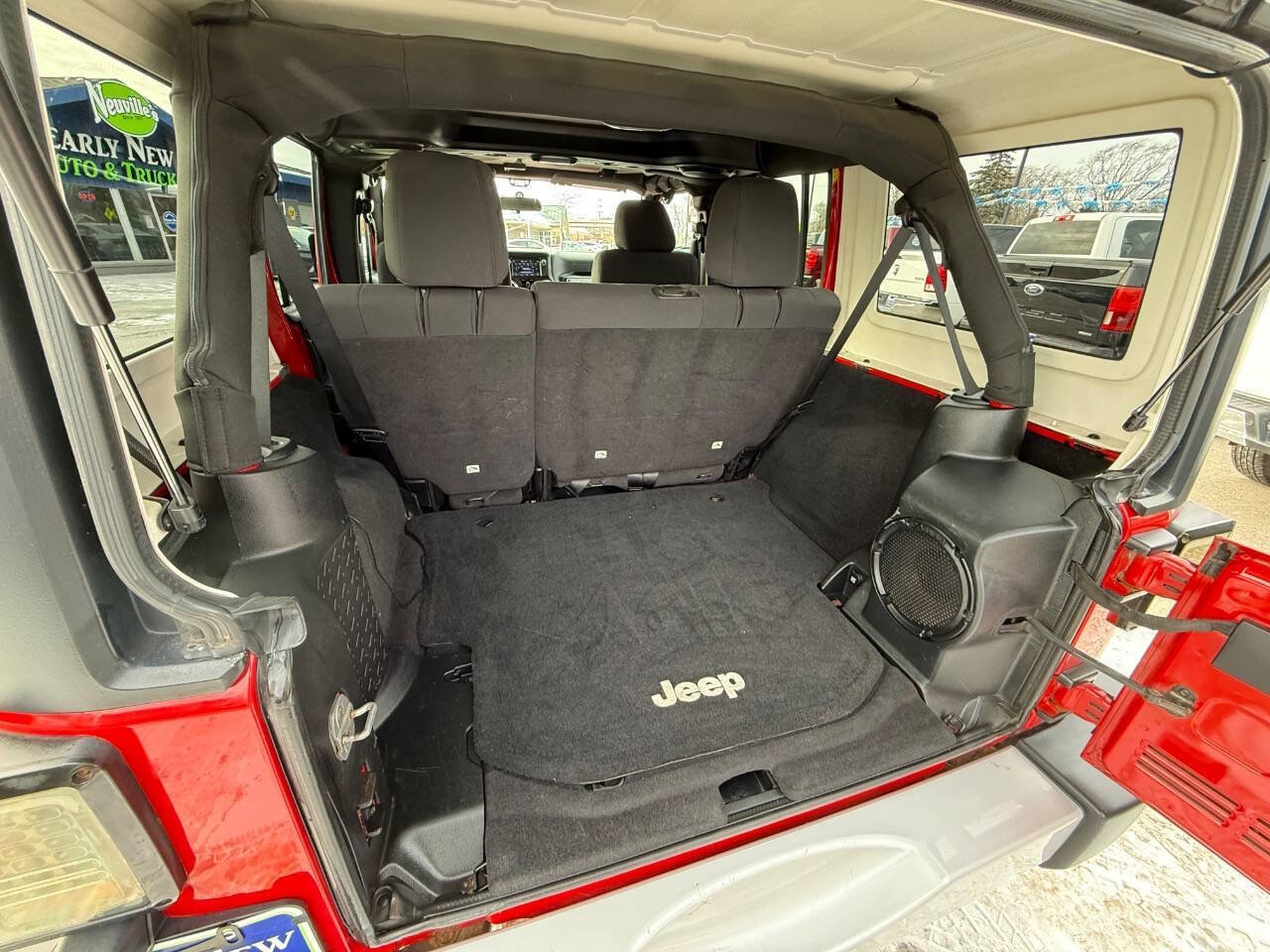 Used 2012 Jeep Wrangler Unlimited Sahara w/ Mopar Chrome Edition Group image 9