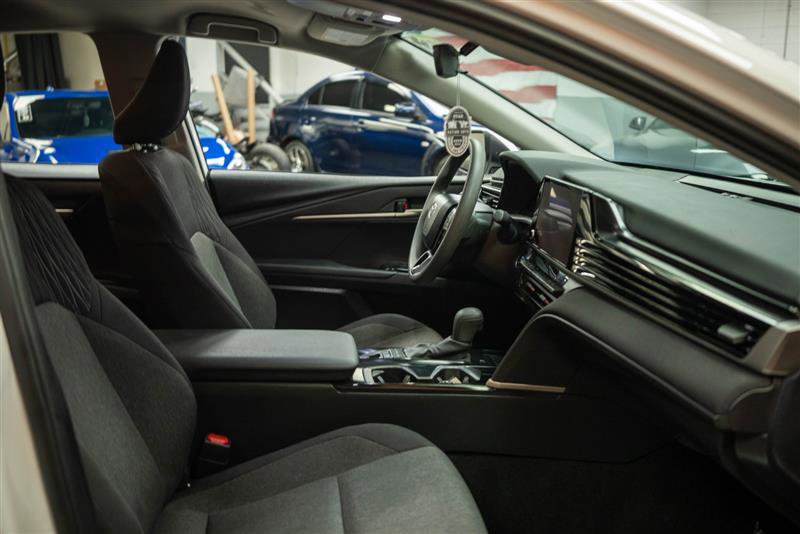 Used 2025 Toyota Camry LE image 12
