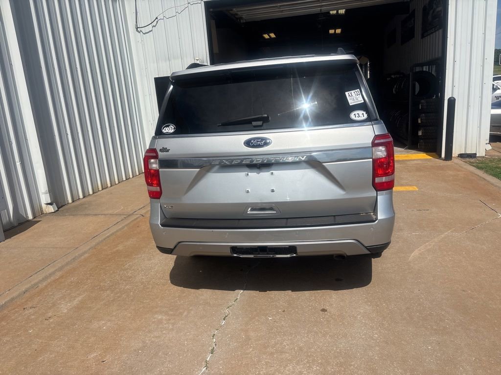 Used 2018 Ford Expedition XLT w/ Equipment Group 202A AWD/4WD image 4