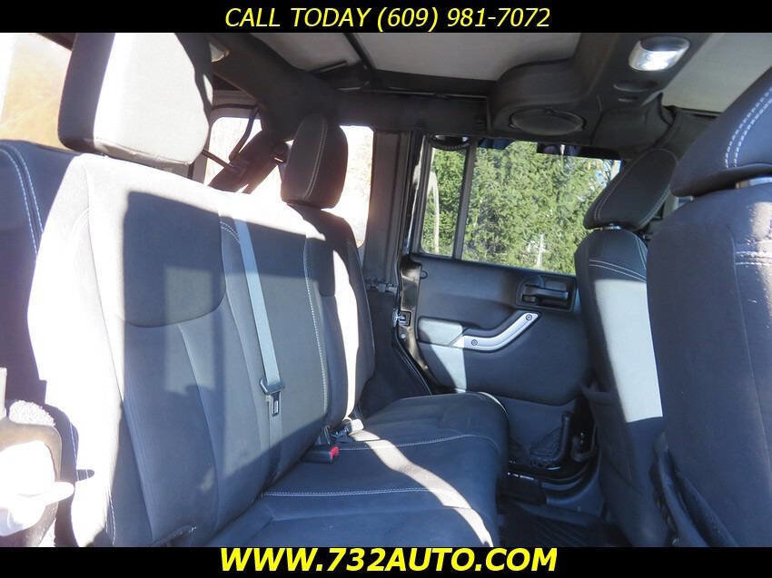 Used 2014 Jeep Wrangler Unlimited Sahara image 16