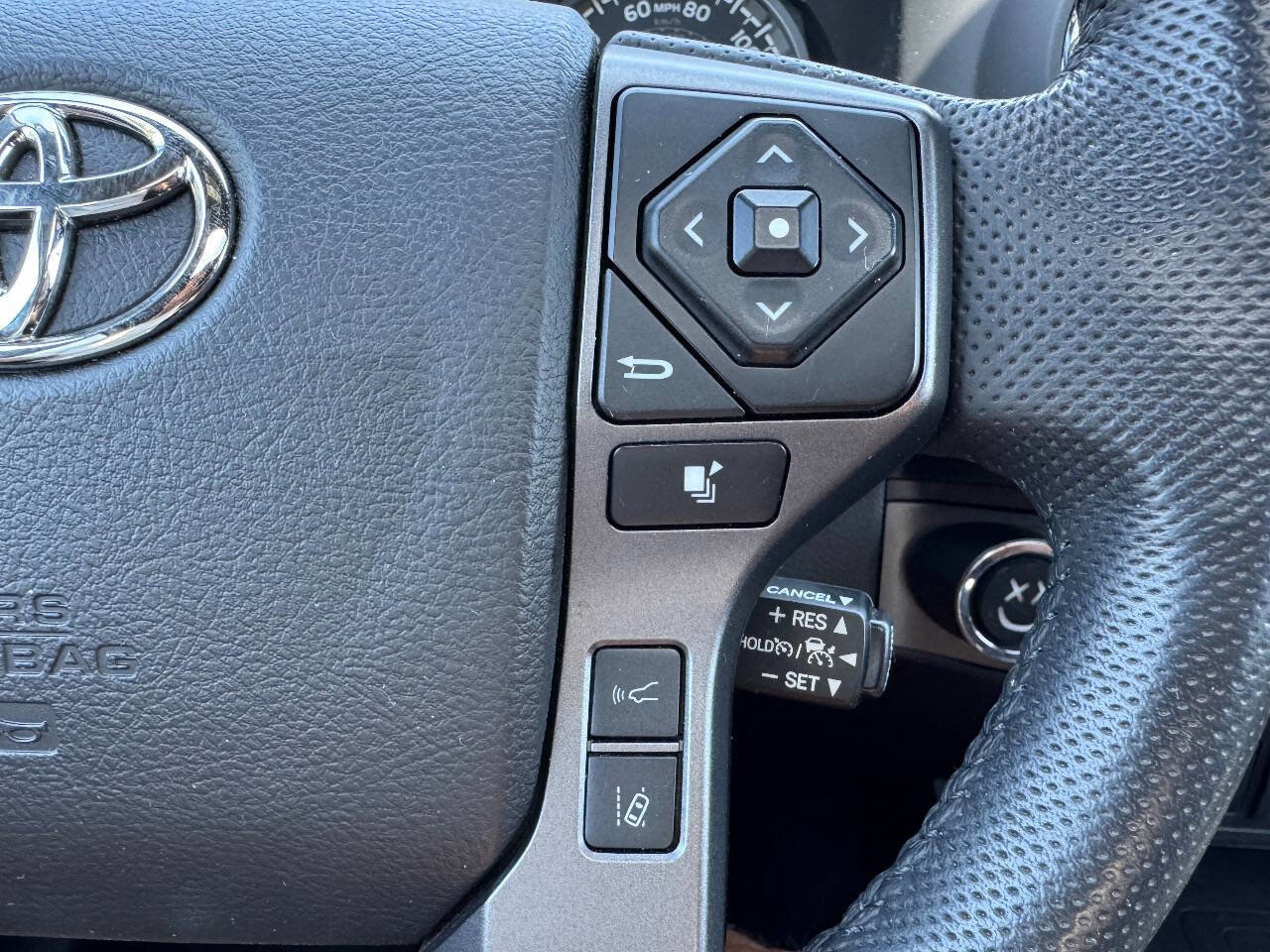 Used 2022 Toyota Tacoma TRD Off-Road w/ TRD Premium Off Road Package AWD/4WD image 28