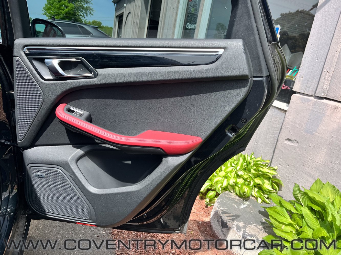 Used 2022 Porsche Macan AWD/4WD image 39