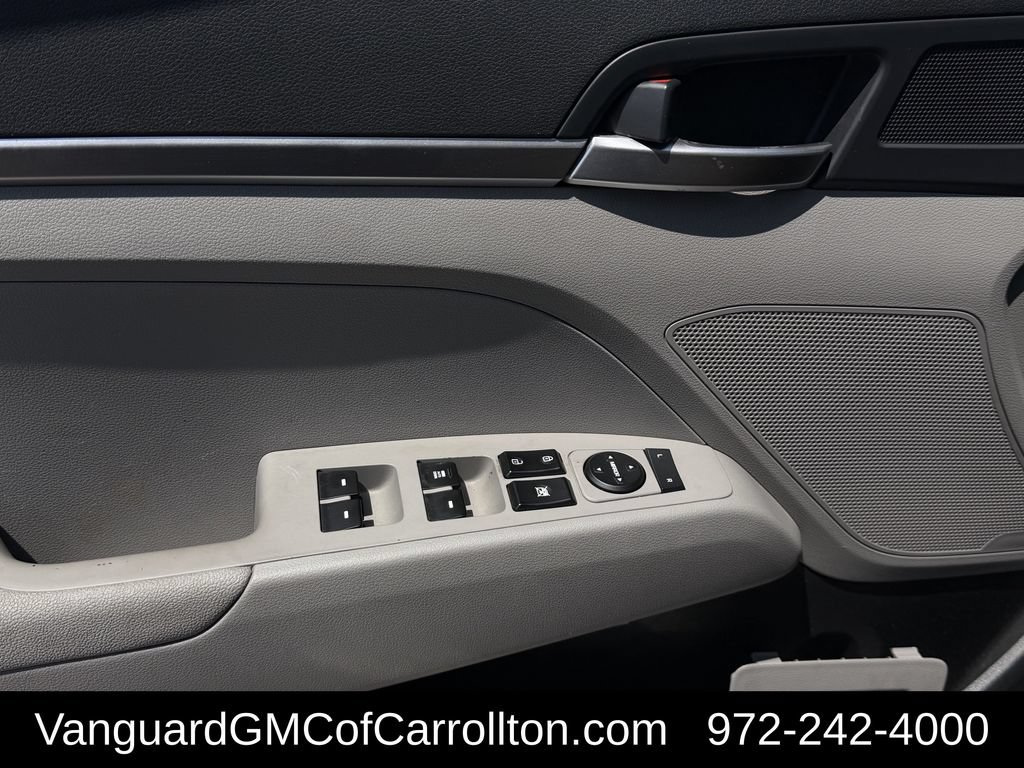 Used 2020 Hyundai Elantra SE FWD image 24