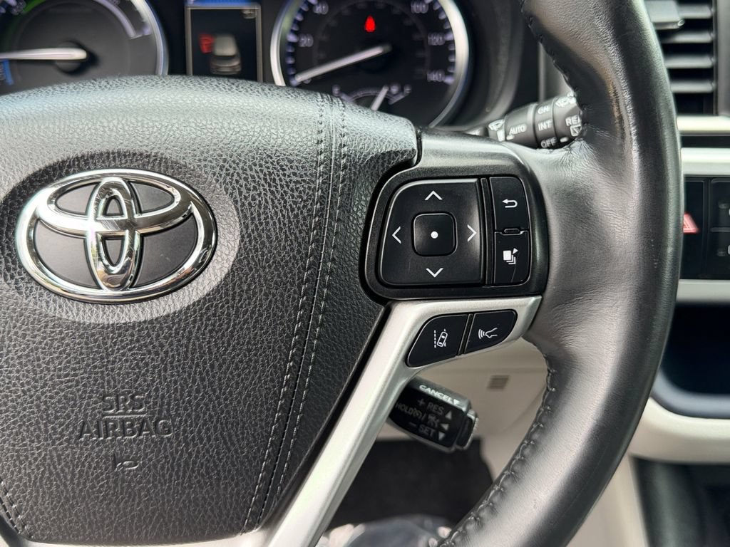 Used 2019 Toyota Highlander Limited Platinum AWD/4WD image 19