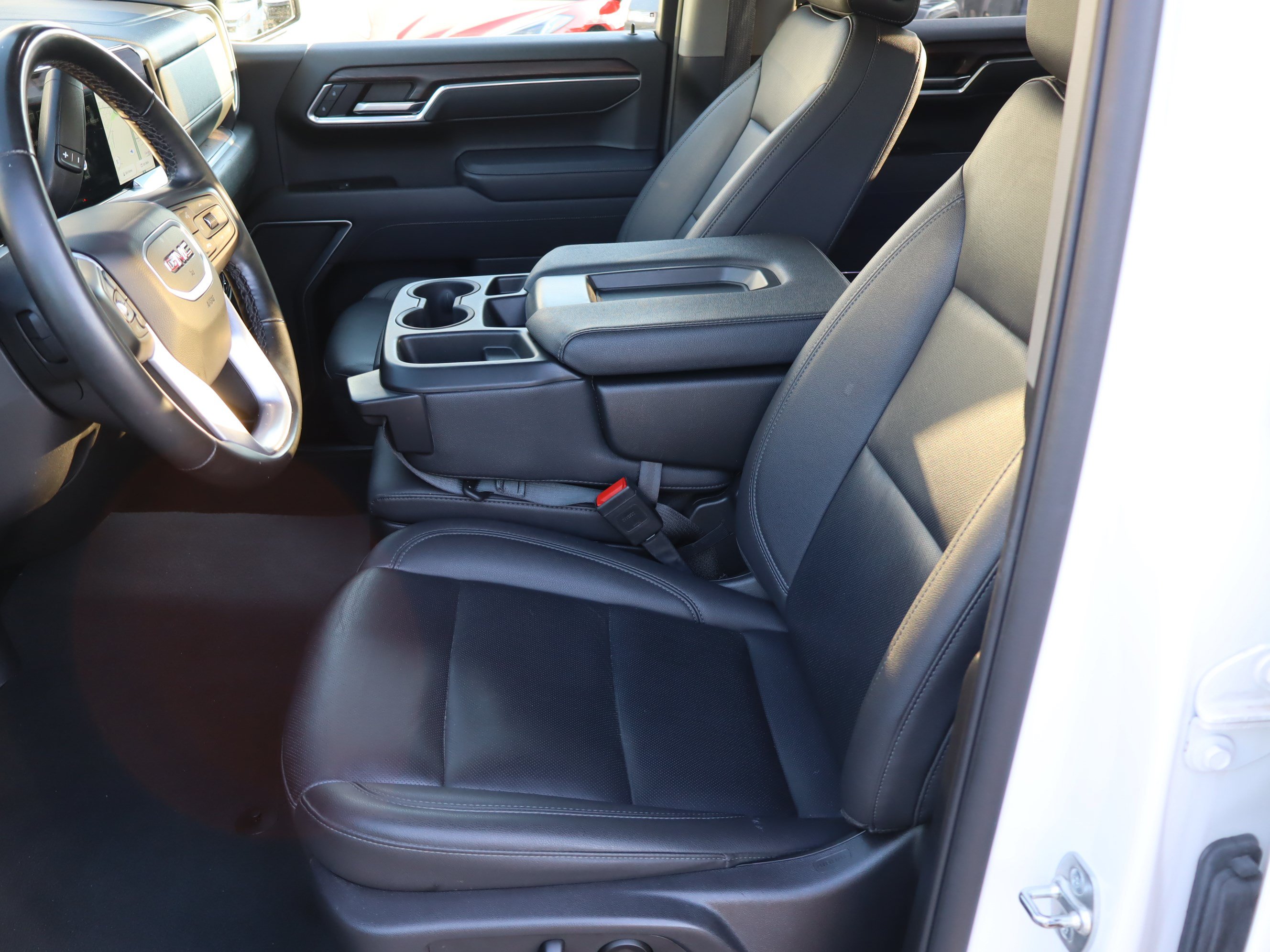 Used 2025 GMC Sierra 1500 SLT AWD/4WD image 18